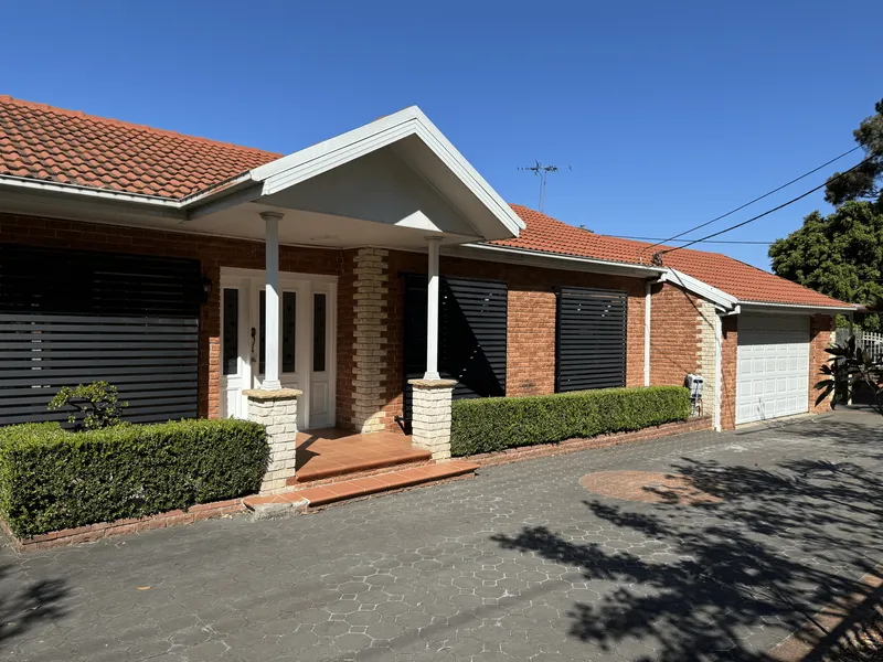 The Perfect Entertainers Residence!