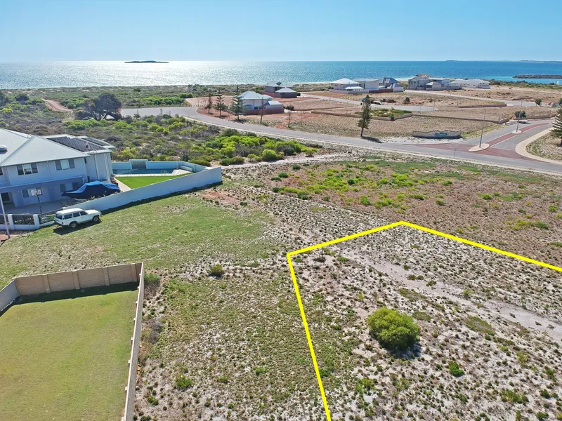 Oceanfront Views, Marina Location & 908m2 block - Trifecta Win!