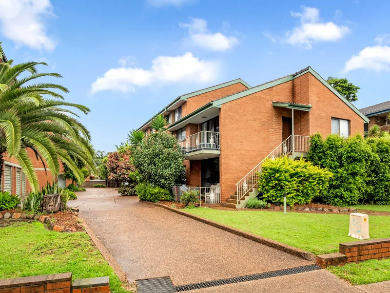 Exceptional Entry into Beachside Community