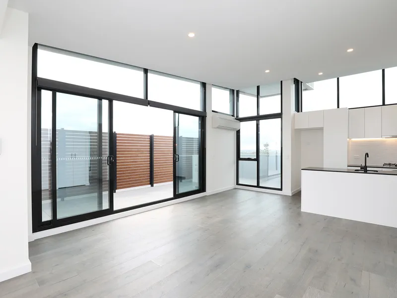 SPECTACULAR BALCONY VIEW! STUNNING APARTMENT IN PRIZED LOCATION!