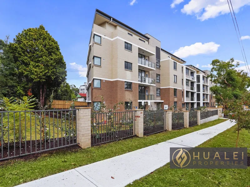 Wahroonga One Bedroom Apartment with Parking for Lease