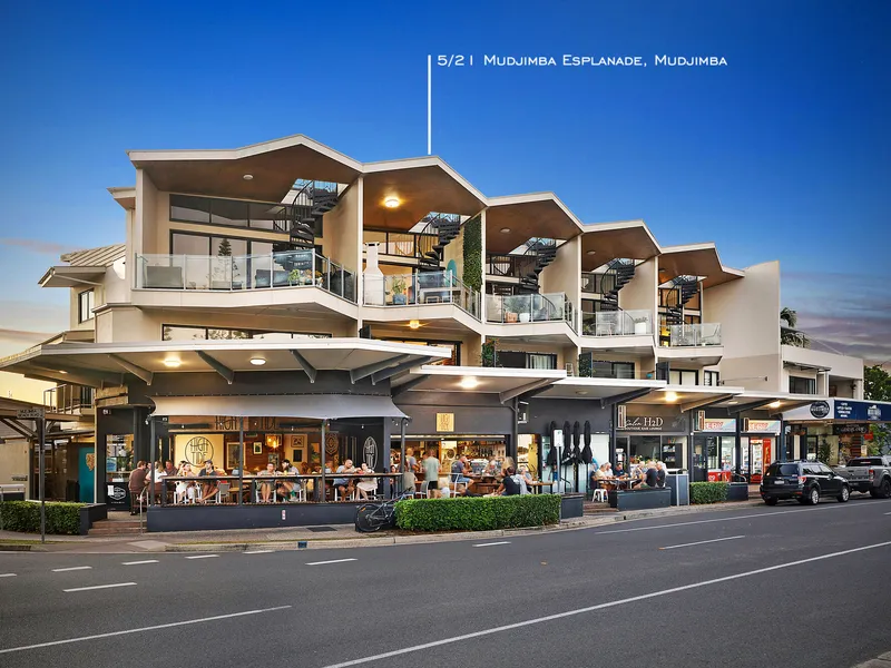Luxurious beachfront living in prime address
