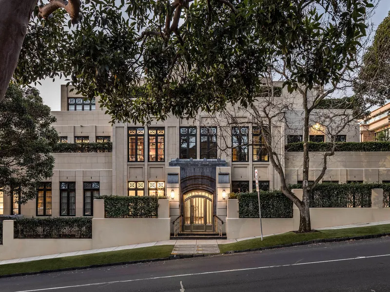 Superb Art Deco Ground Floor Apartment