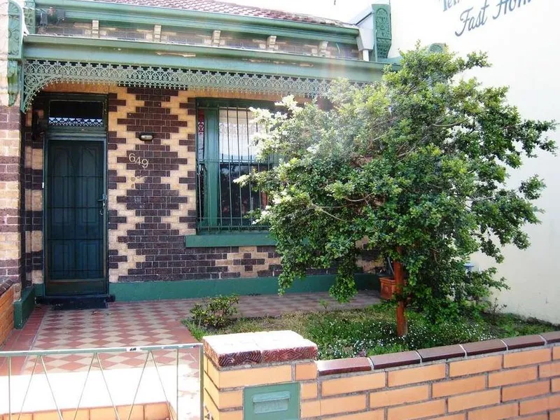 3 Bed / Study (Possible 4th Bed) - Rear Off Street Parking