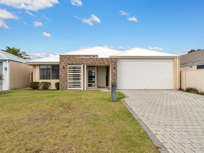 TERRIFIC LIVING ON TANGADEE - MODERN 4X2 IS PRESENTED TO IMPRESS