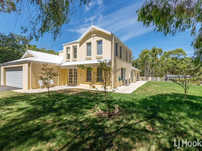 Stunning Manor in Gelorup