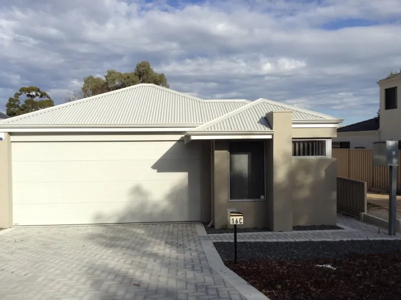 Large New house. Excellent Location. Near Curtin