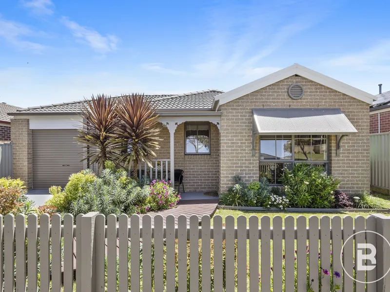 WELL KEPT HOME IN SEBASTOPOL LOCALE