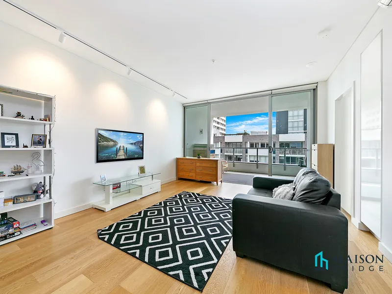 North Facing Modern Apartment  & Carlingford West Public Catchment