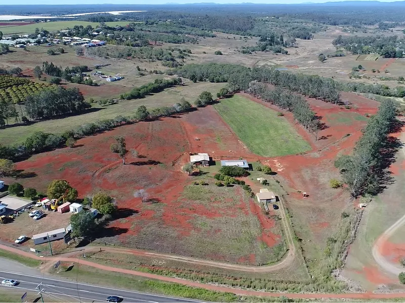 GREAT HOBBY FARM AND ALL SET UP – YOU CAN SUBDIVIDE AND HAVE 3 FAMILY MEMBERS LIVING CLOSE BY & SELL A FEW BLOCKS OFF