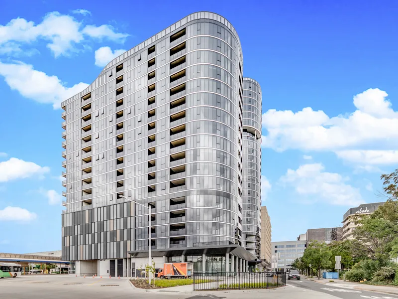 Sensational views meets fantastic location!