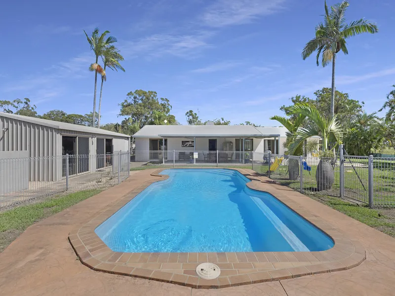LARGE FAMILY HOME + RETREAT + ACREAGE + POOL