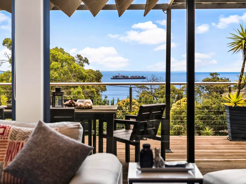 Beachside grandeur with spectacular bay views