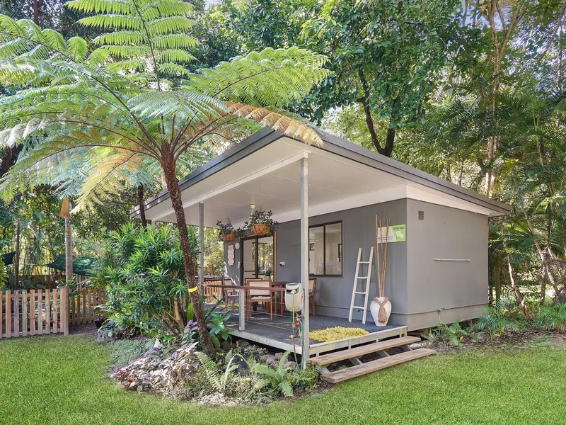 Granny Flat. Pool. Seconds From The Beach. 