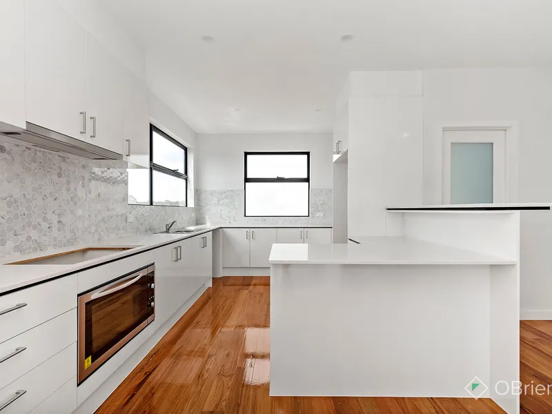 Wonderful Laurimar Estate 200m from Town Centre