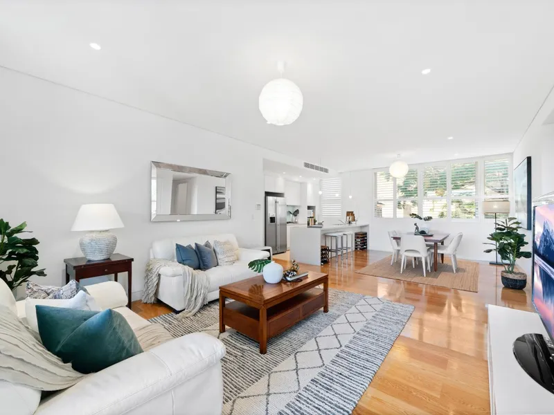 A Luxurious Designer 3-Bedroom Sanctuary By The Harbour’s Edge