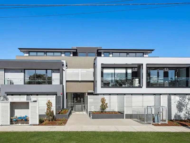 SUPERIOR LIVING IN BENTLEIGH EAST