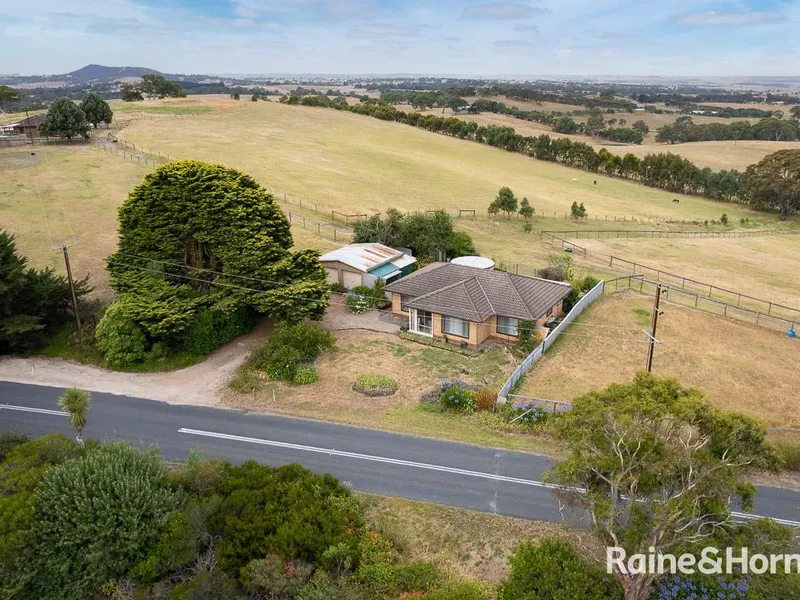 Country Living with Sensational Views