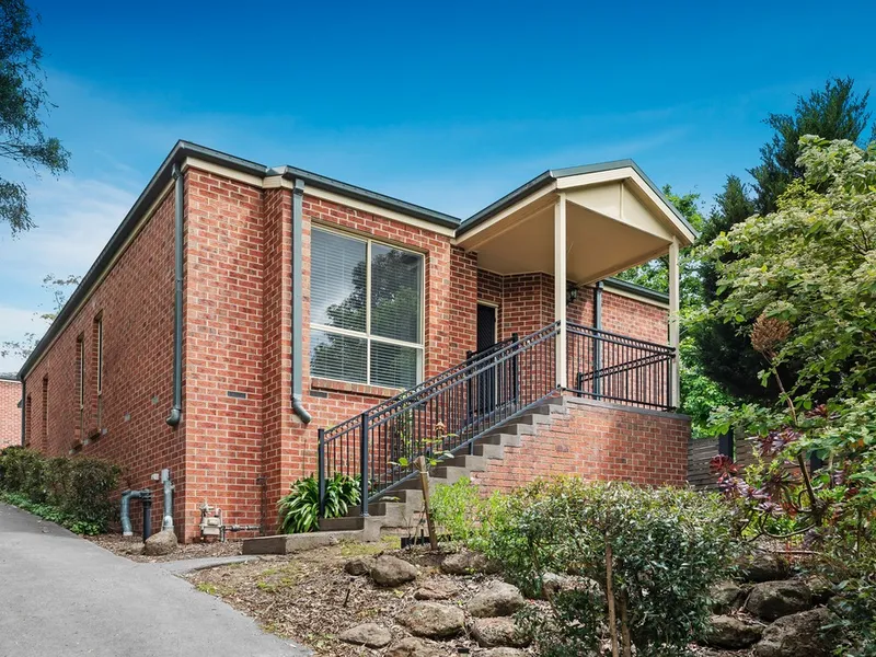 Generous Front Unit in Convenient Location!