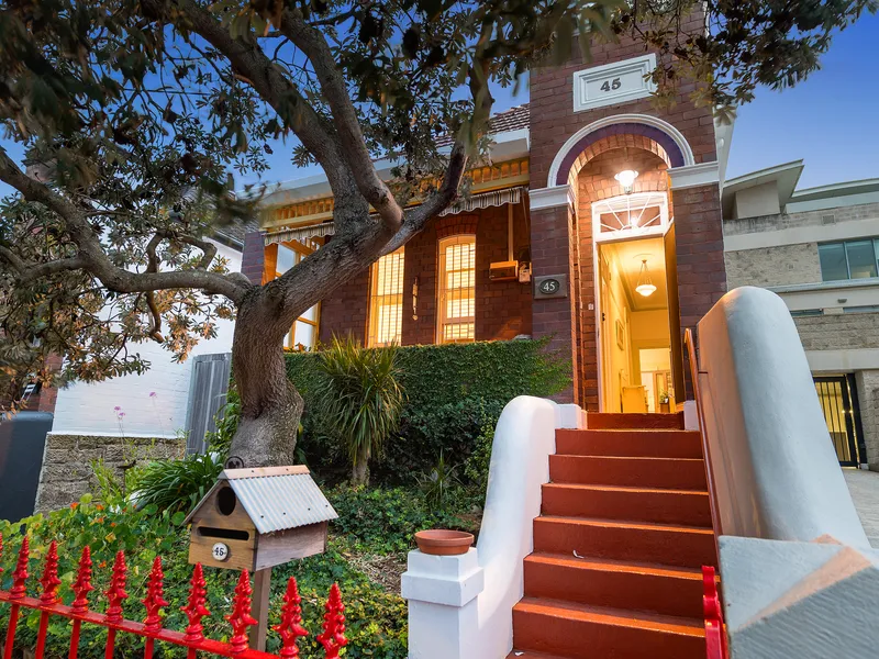 Freestanding Federation home on quiet street