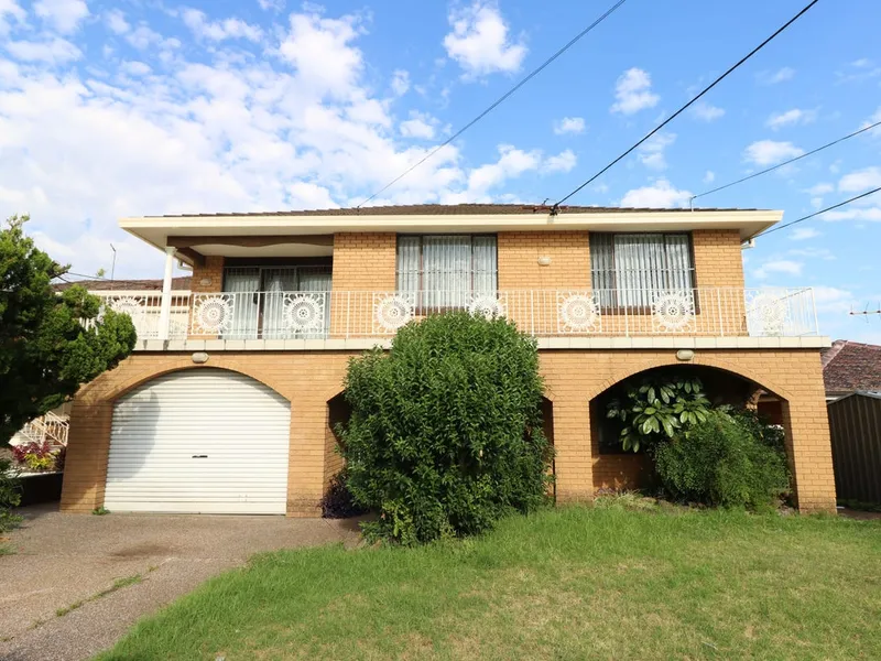 SPACIOUS BRICK HOUSE - RENOVATED