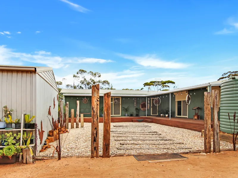 Idyllic Lifestyle Property!