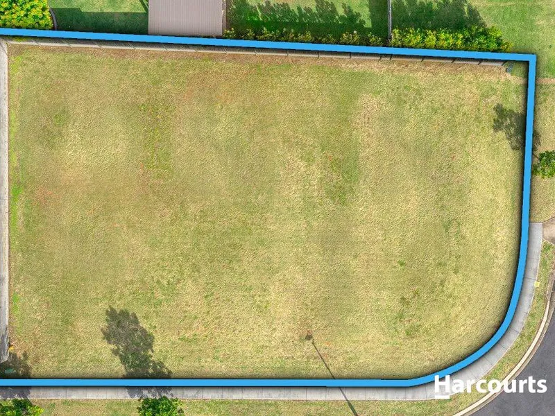 A blank canvas in a prime location!