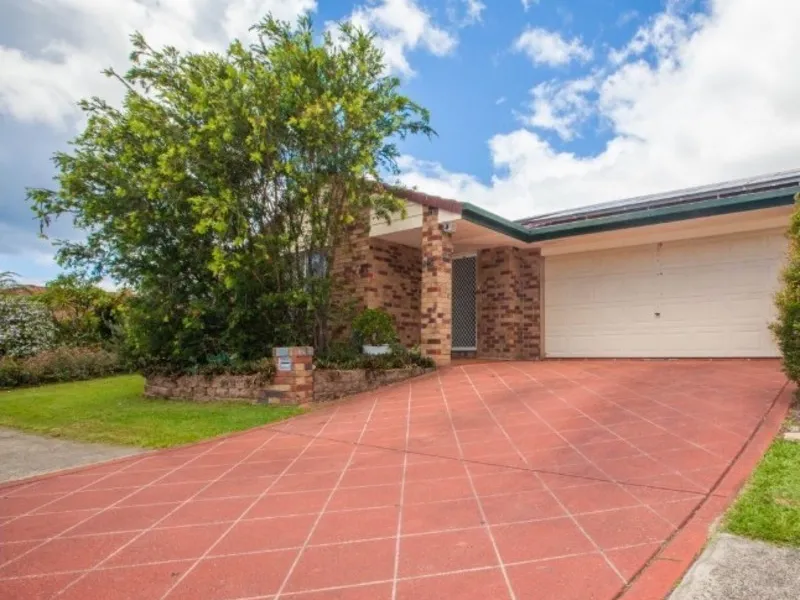 Spacious Entertainer In Quiet And Convenient Location!