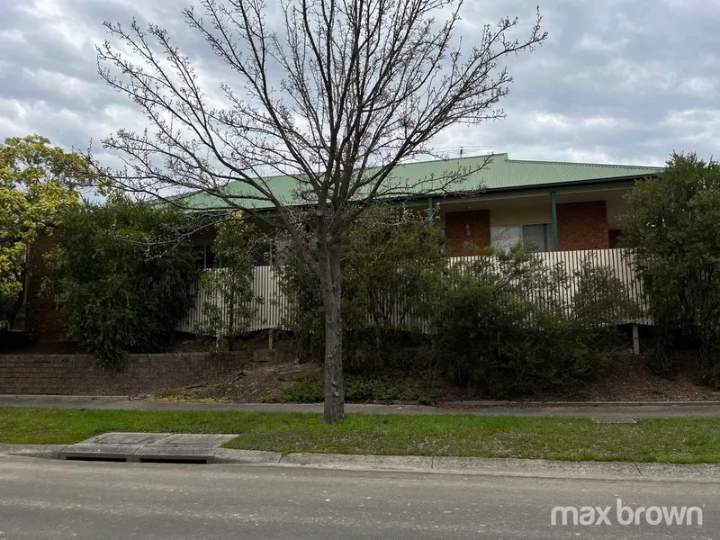 FANTASTIC THREE BEDROOM FAMILY HOME IN POPULAR CHIRNSIDE VILLAGE