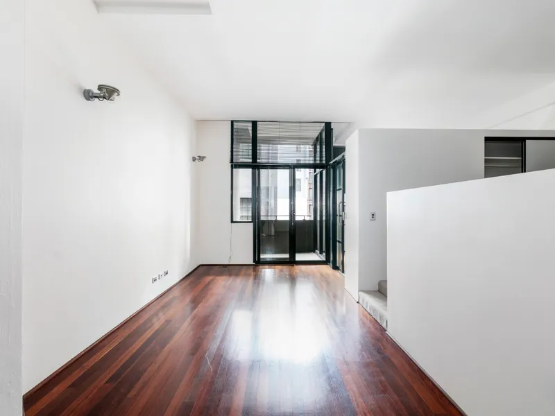 Unfurnished apartment in heart of Surry Hills