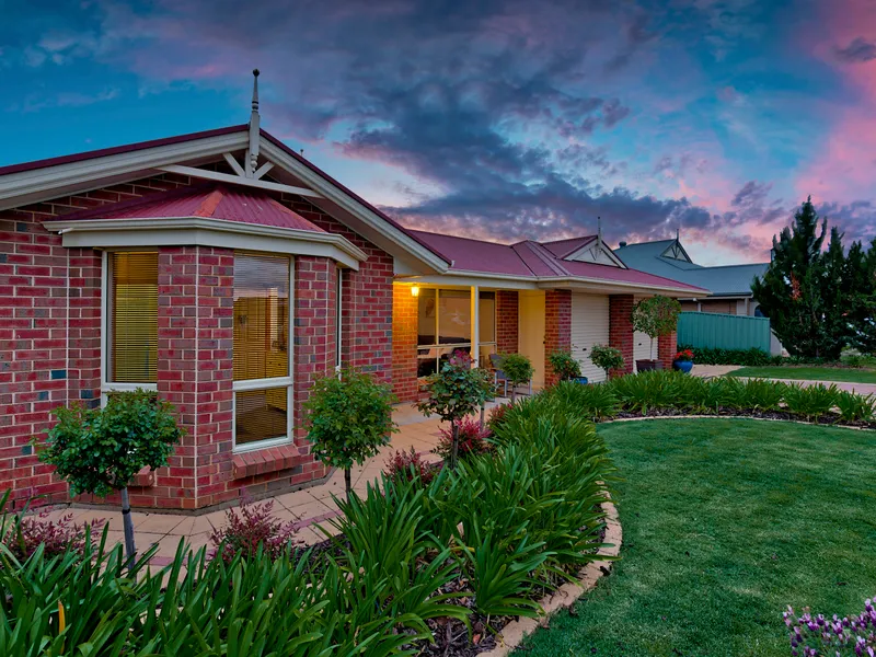 FANTASTIC FAMILY HOME ON LARGE ALLOTMENT WITH SHEDDING!
