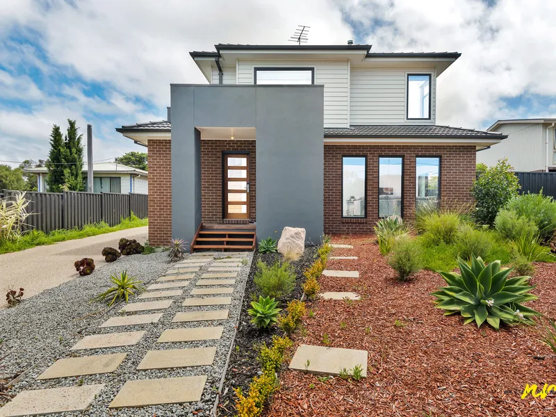 Modern Townhouse with City Skyline Views