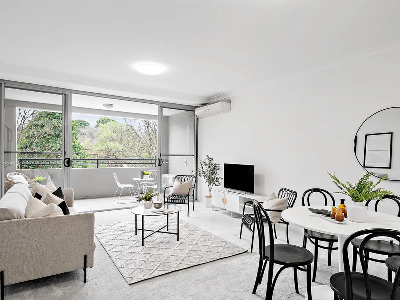Spacious Full Brick Apartment Within Walk To Rail