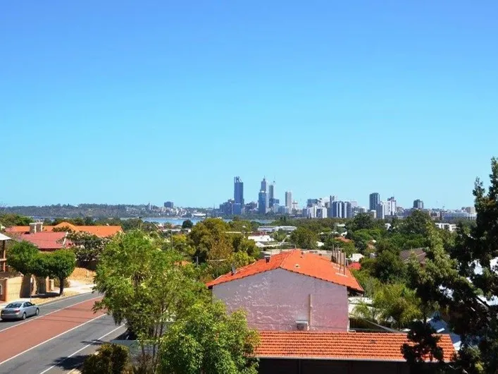 WONDERFUL CITY and RIVER VIEWS in a PERFECT LOCATION