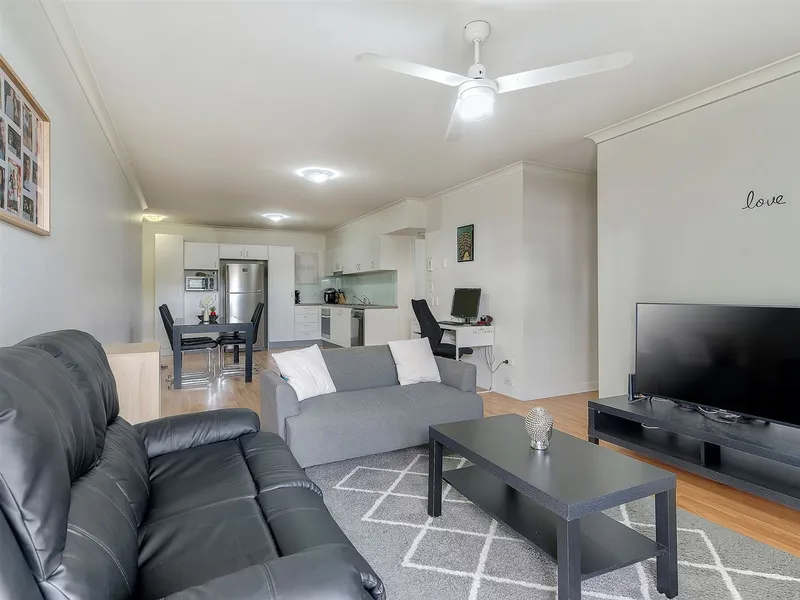 Huge ground floor unit with private courtyard!