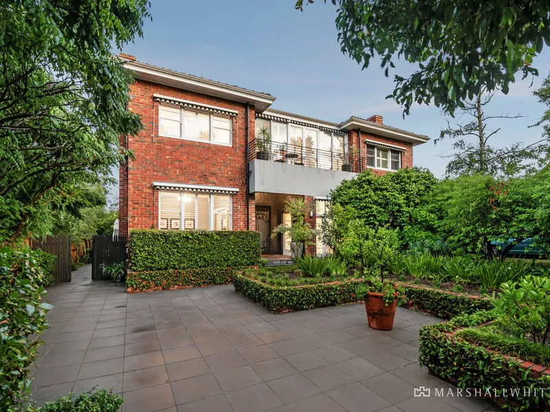 Superb Family Living In The Prestigious Reid Estate