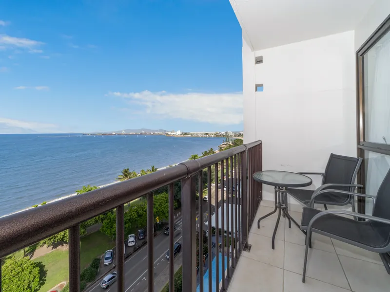 Spectacular Waterfront Position