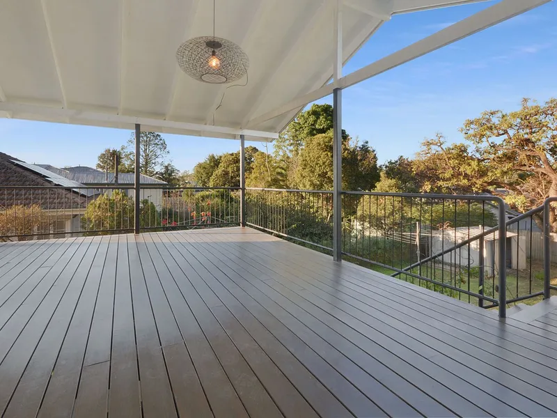 COMFORTABLE HOME WITH LARGE ENTERTAINERS DECK