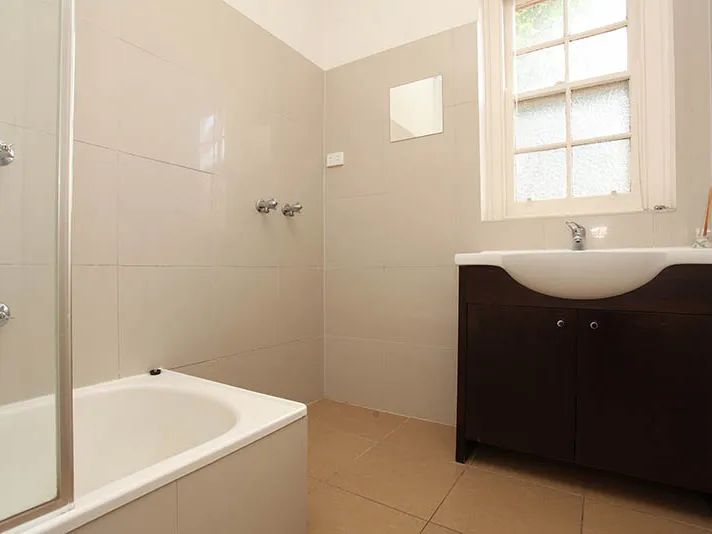 Refurbished, spacious living in Hawthorn