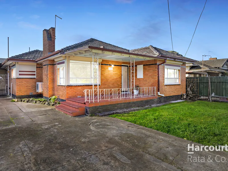 Versatile Glenroy Gem: Move-In Ready with Development Potential