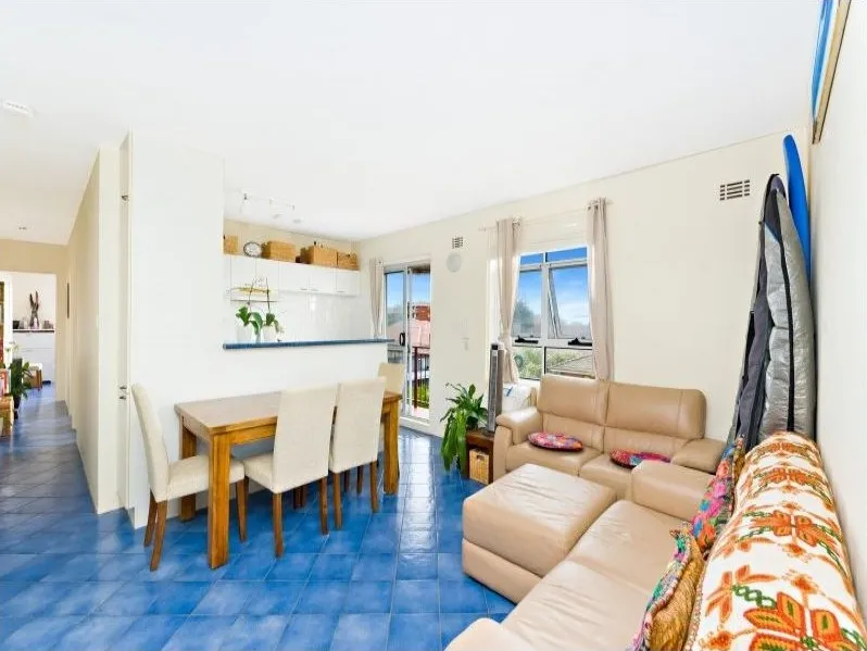 Two bedroom top floor beachside apartment with panoramic views