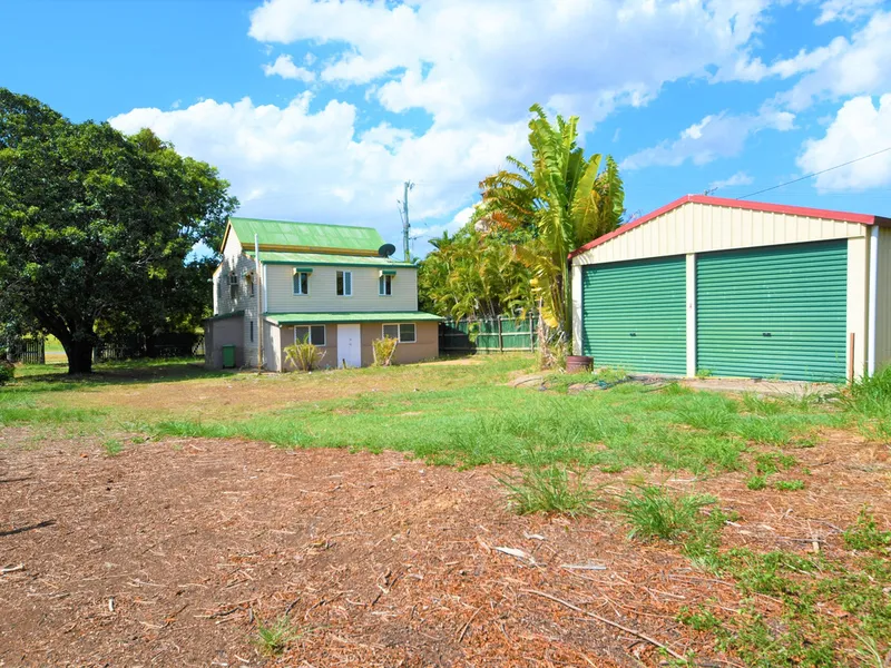 1100m2 Block, 4 bedrooms and a shed!