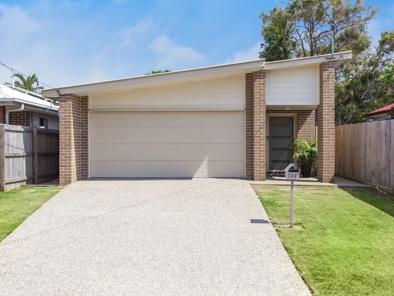 4 bedrooms, 2 bathrooms, 2 garage, patio, fenced yard, air con, shed, Security