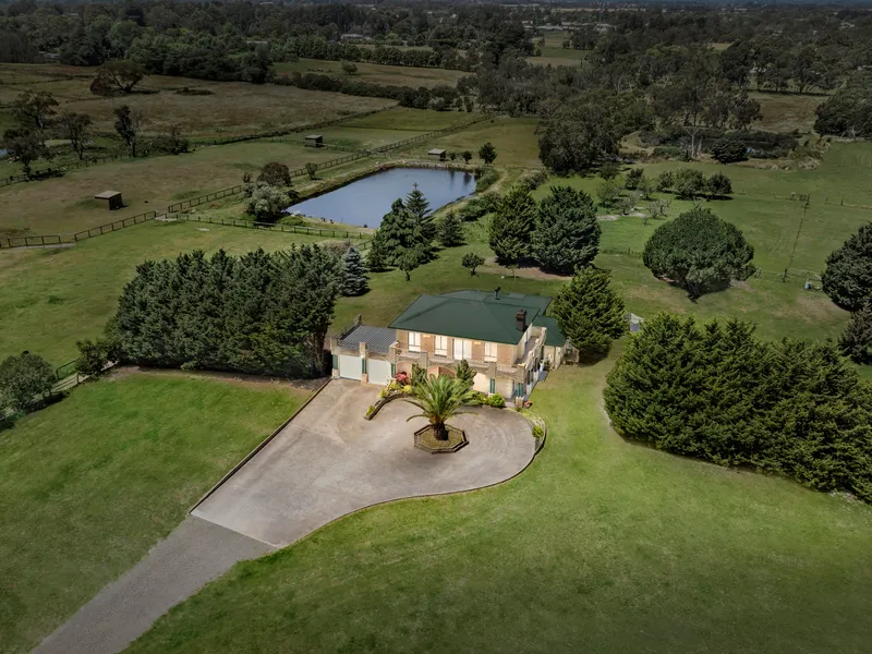 Sandstone Sanctuary On 10 Acres