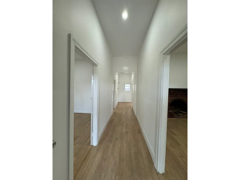 New fresh renovated 3 x 1 house