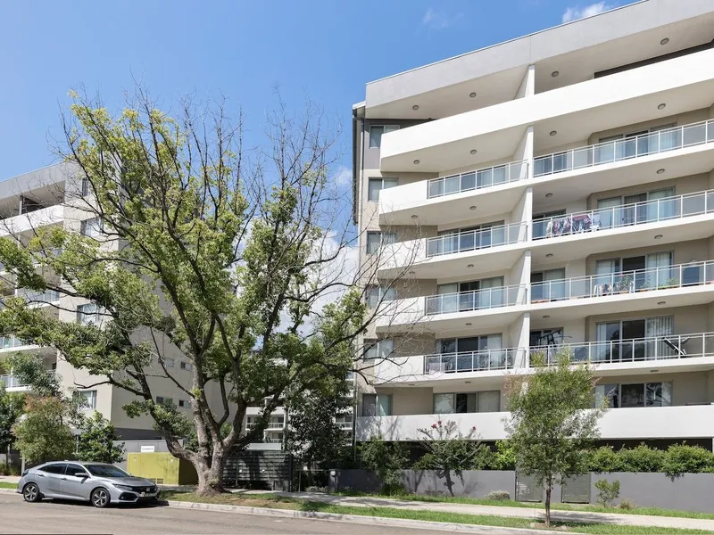 Modern spacious apartment in a convenient location!