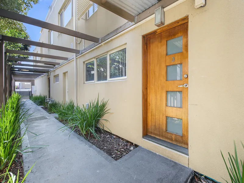 TRIPLE STORY WITH EXQUISITE VIEWS!