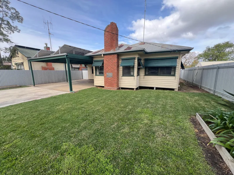 NEAT, CENTRAL AND SIDE LANE ACCESS