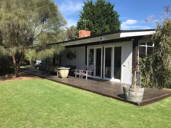 Classic Hideaway  in 16th Beach