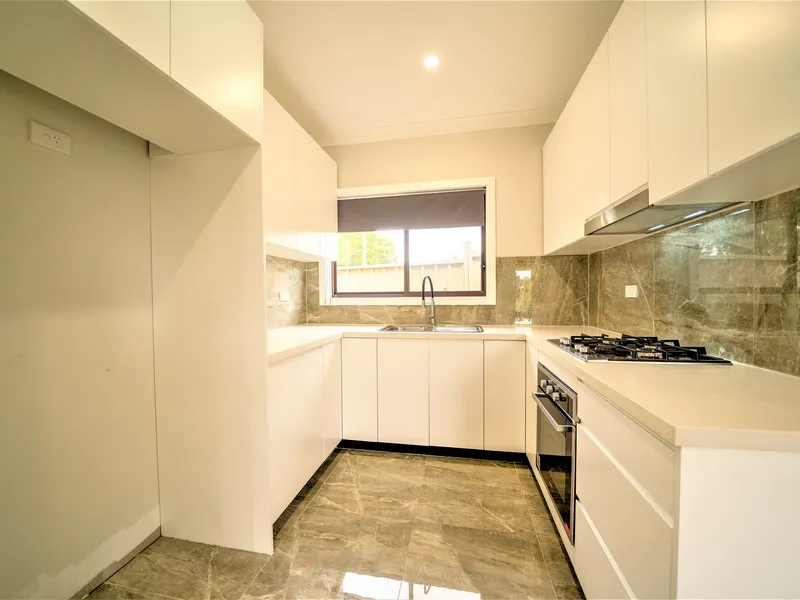 BRAND NEW & PET FRIENDLY GIANT YARD!